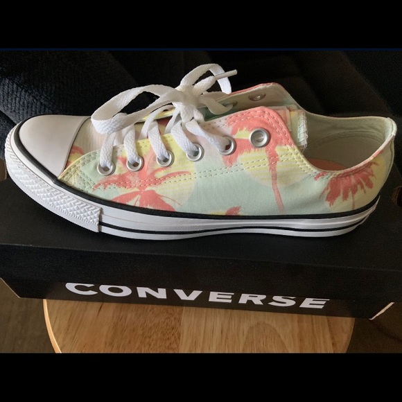 Converse - Picture 1 of 2
